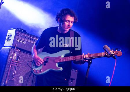 Sheffield, Großbritannien, 1.. Mai 2022. `die Band Squid tritt im Octagan auf. Kredit: Gary Stafford/Alamy Live Nachrichten Stockfoto